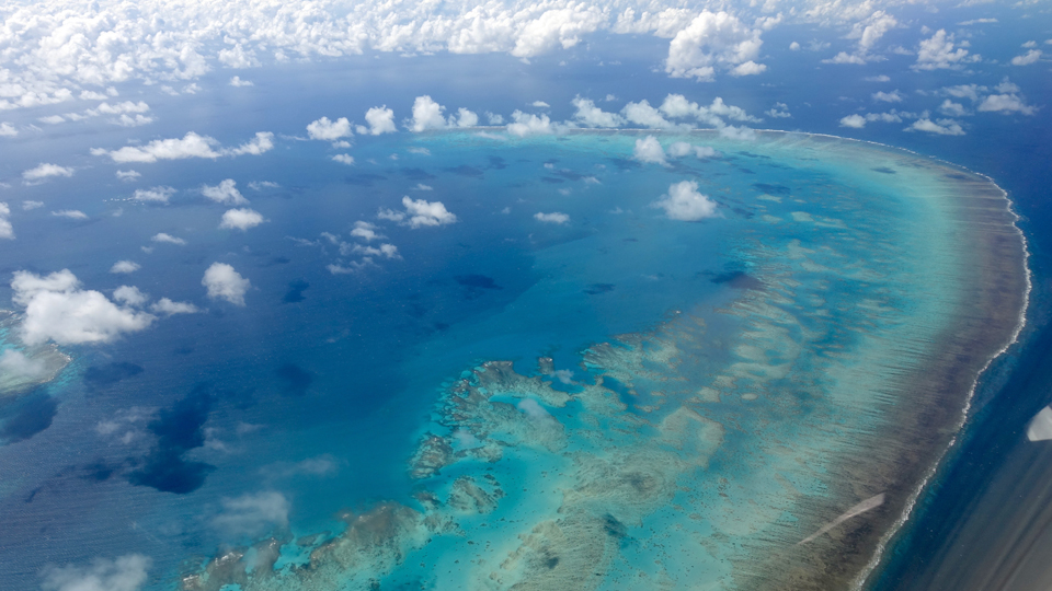 Atol Aurora over the Great Barrier Reef
